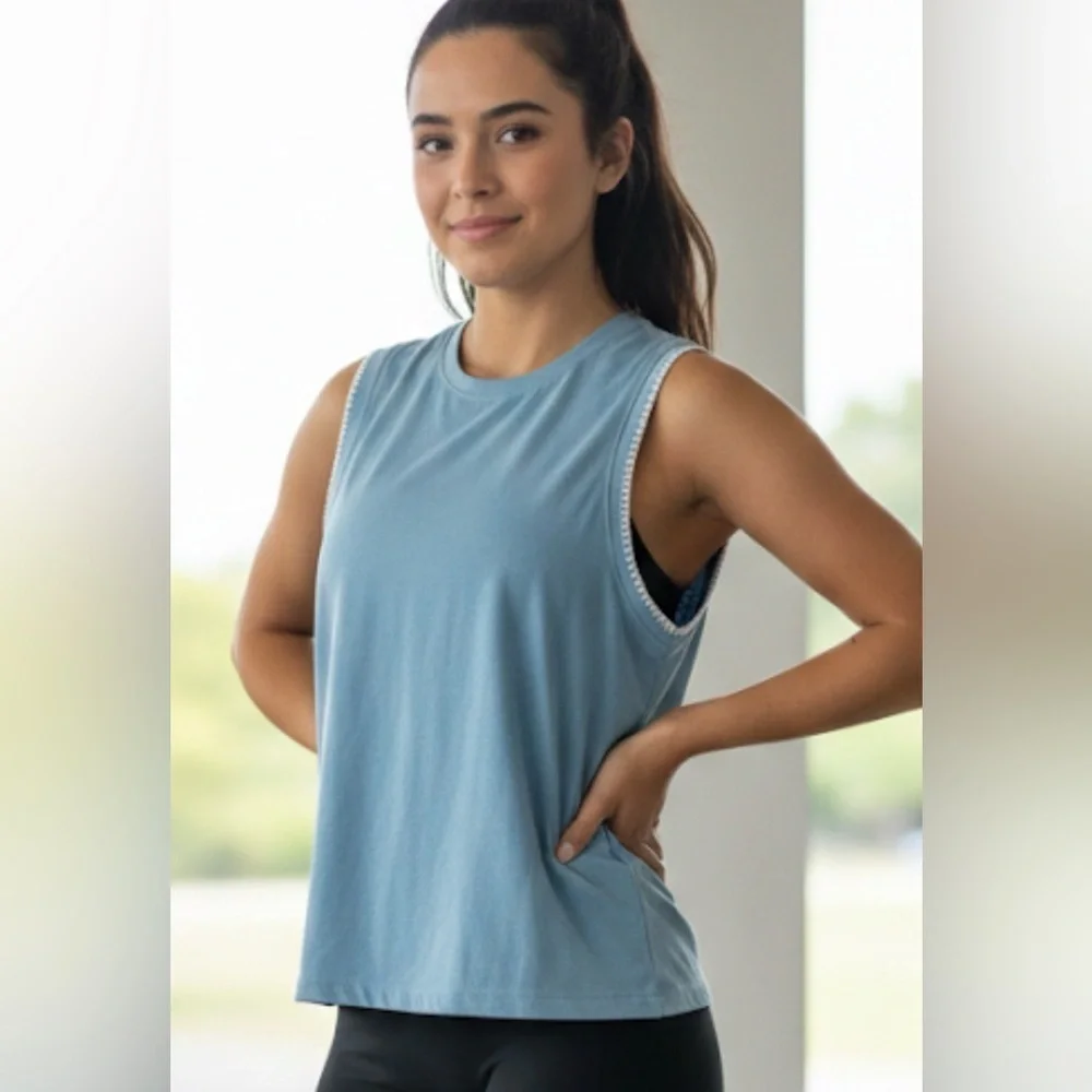 Nike Dri-FIT blue teal top crew neck with white crochet trim along armholes Sz M